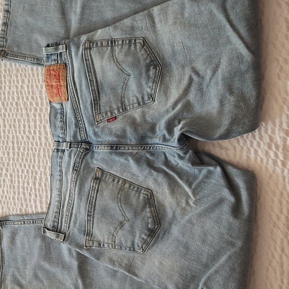 Levis Jeans - Picture 3 of 4